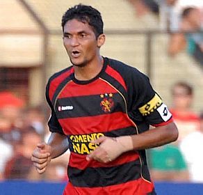 Durval está de volta ao time do Sport diante do Goiás