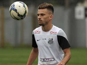 Com dores musculares, Lucas Lima é dúvida no Santos