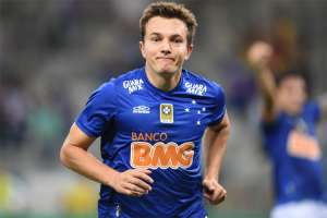 Recuperado de dores no púbis, Dagoberto é relacionado e volta contra o Palmeiras