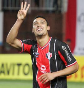 Noite inspirada e de sorte para Edigar Junio que marcou três gols do Joinville em cima do ABC - Foto: Joinville - Oficial