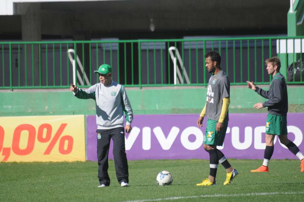 Jorginho quer mais uma vitória com a Chapecoense na Arena Condá