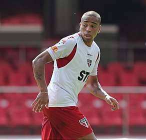 São Paulo quer Alvaro Pereira em definitivo em 2015