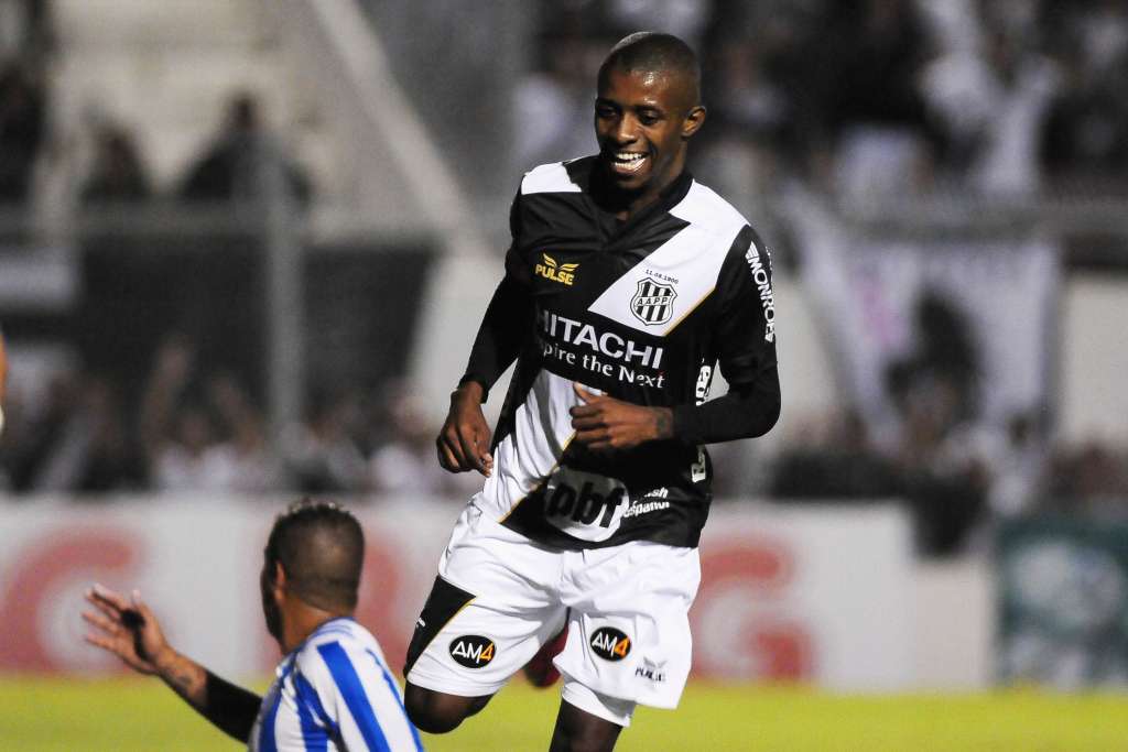 A Ponte Preta, de Cafu, trem quase 100% de chances de jogar o Brasileirão de 2015 - Rodrigo Villalba/AFI