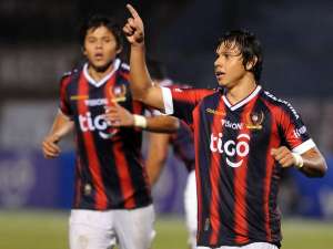 Após eliminar carrasco da Ponte na Sul-Americana, Cerro nega venda de Óscar Romero ao Corinthians