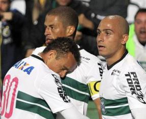 Alex completou 200 jogos e fez seu gol de número 68 - Foto: Coritiba - Oficial