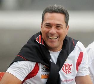 Vanderlei Luxemburgo: concentrado na reação do Flamengo