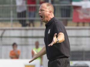 Mano Menezes estranha 'manobra' do Palmeiras para ter Valdivia no clássico