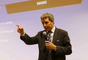 Barcos discroda de pênalti que deu vitória ao Grêmio e ironiza nova regra