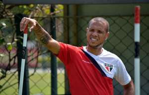 Luis Fabiano treina e deve reforçar o São Paulo na segunda-feira