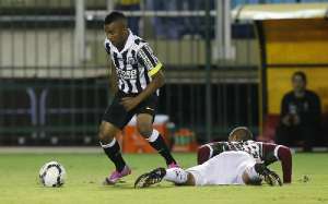 Mesmo cansado, Cicinho quer reforçar Santos no sábado