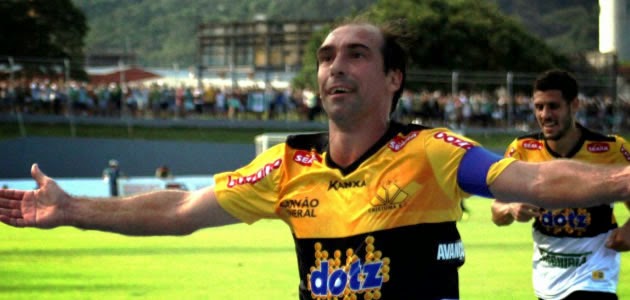 Paulo Baier desfalca o Tigre contra o Vitória