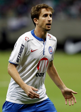 Rafael Miranda briga por uma vaga no time titular do Bahia