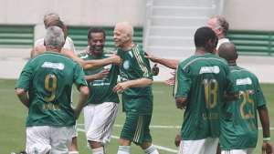 Ademir da Guia marca o 1º gol em novo estádio do Palmeiras