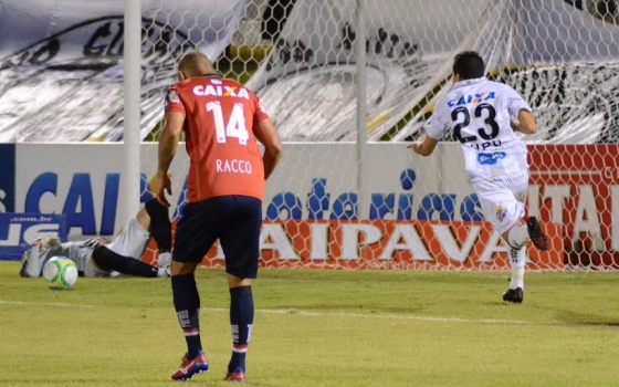 João Paulo foi o nome do jogo, marcando os dois gols do ABC