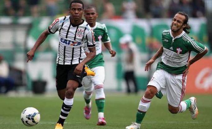 Elias marcou bastante n meio campo do Timão e ajudou a conquistar um ponto importante no Brasileirão