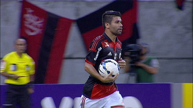 Eduardo da Silva diminuiu para o Mengão contra o Bota