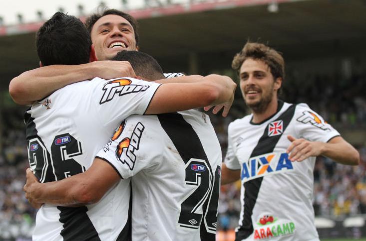 Vasco festeja seu gol, mas a Ponte Preta buscou o empate e lidera sozinha o Brasileiro da Série B - Foto: Vasco - Oficial