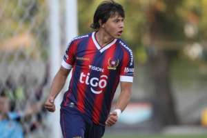 Sem pagar, Corinthians pode perder Oscar Romero, anunciado como reforço para 2015