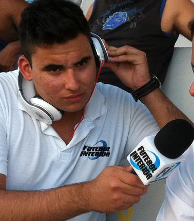 Thiago Farias é o repórter da Rádio FI