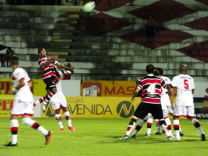 Santa Cruz pode encostar no G4 na rodada