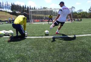 Red Bull recebe a visita de escola de goleiros Camisa 1 no CFA