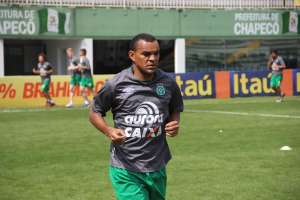 Diones confia na permanência da Chapecoense no Brasileirão de 2015