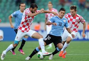 Inter entra na briga com Milan, Juventus, Chelsea e Real Madrid por Arrascaeta, do Defensor do Uruguai