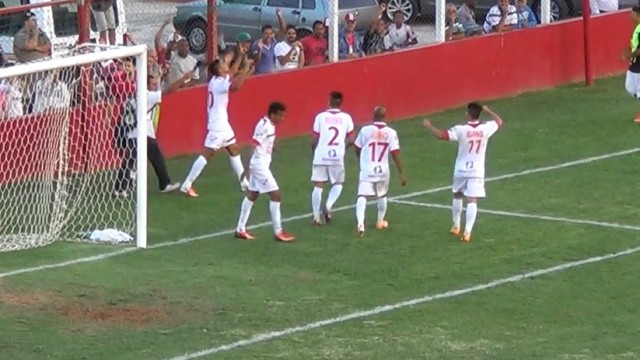 O Tombense não perdoou e derrotou o até então invicto Confiança, no estádio Antônio de Almeida