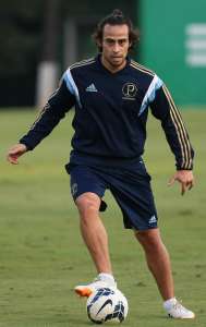 Valdivia faz tratamento e Wesley não treina com bola no Palmeiras