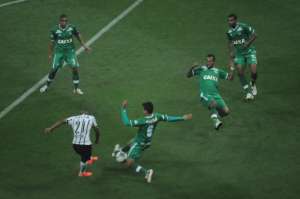 Corinthians treina com Malcom no lugar de Petros para jogo de sábado