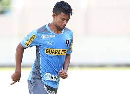 Wallyson sai carregado de treino e preocupa o Botafogo