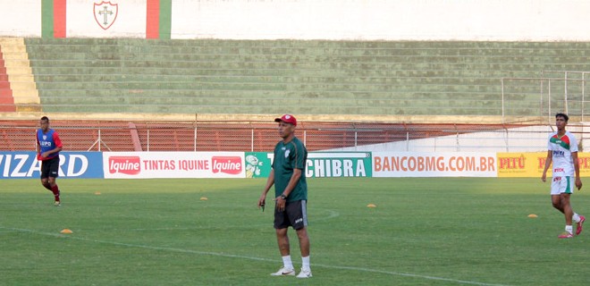 Zé Augusto foi o sexto técnico da Portuguesa no ano