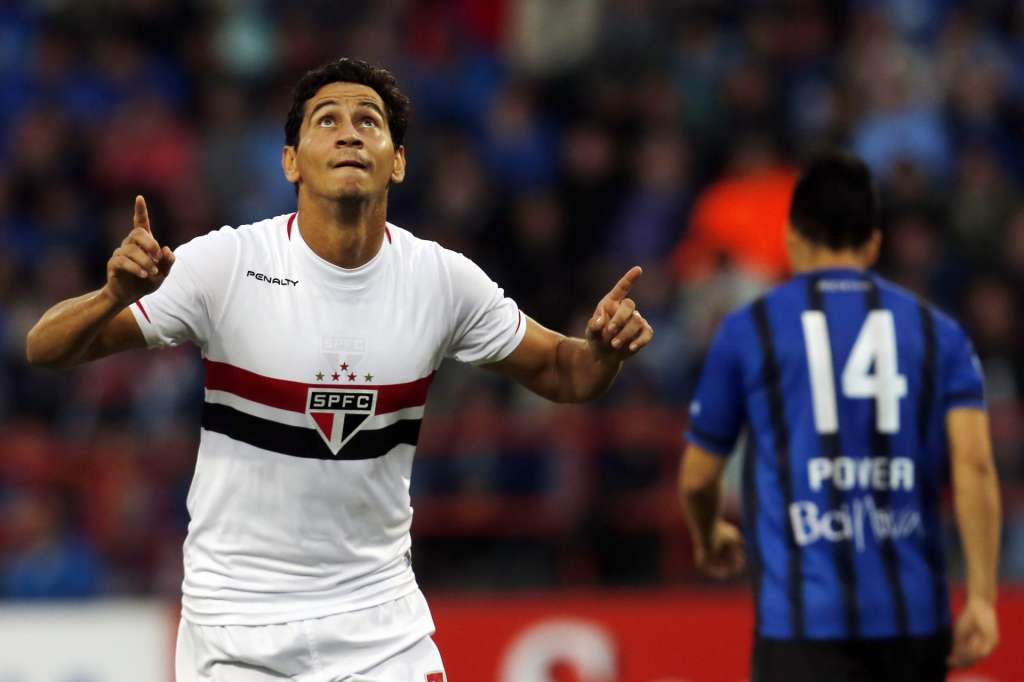 Ganso comemora golaço diante do Huachipato nas oitavas de final 