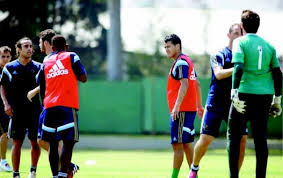 Bruno e Valdivia discutem em treino do Palmeiras