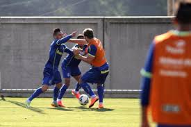 Pará e Lucas Coelho brigam em treino do Grêmio