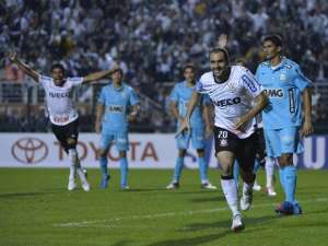 Ainda sem Guerrero, Mano testa Danilo como titular do Corinthians
