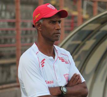 Claudinho Batista repete escalação no Mogi Mirim para derrotar o Papão