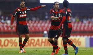 Palmeiras tenta a contratação de zagueiro Chicão, atualmente no Flamengo e ex-Corinthians