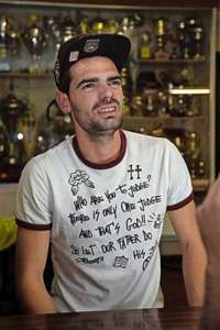 JUSTO? Federação Suíça suspende jogador por 50 anos por bolada em juíz