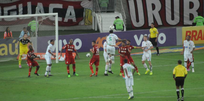 Chapecoense fez um bom primeiro tempo, mas não soube reagir quando sofreu gols do Flamengo no começo do segundo tempo - Foto: Cleberson Silva - Chapecoense