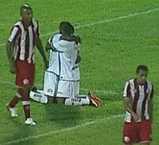 Nilson marcou dois gols para o Icasa sobre o Náutico, por 3 a 1 Nilson marcou dois gols para o Icasa sobre o Náutico, por 3 a 1