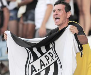 Torcedor da Ponte Preta pode preparar a festa para voltar ao Brasileirão - Foto: Rodrigo Villalba - AFI