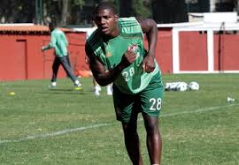 Zagueiro Elivelton comemora retorno ao time titular do Fluminense