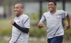 Emerson Sheik pode retornar ao Corinthians com saída de Mano Menezes