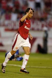 Meia Alex do Internacional treina em separado e é dúvida para o decisivo Gre-Nal