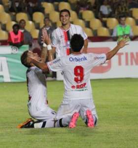 Sampaio Corrêa 1 x 2 Joinville - Depois de 27 anos, o Tricolor catarinense volta à elite nacional