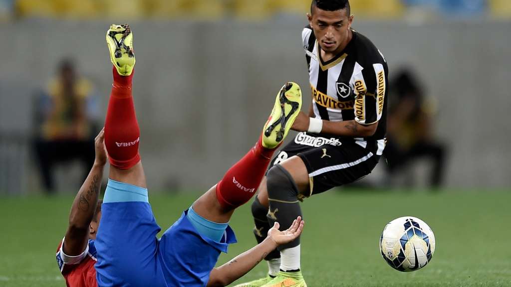 Rogério pode desfalcar o Botafogo contra Atlético-PR