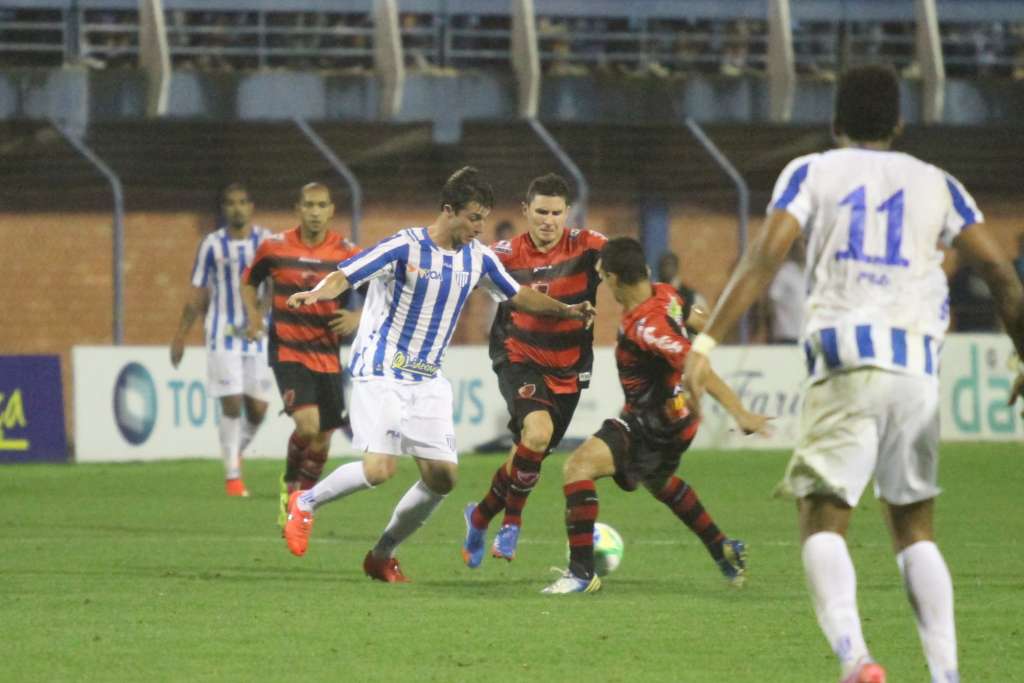 O Avaí tropeçou no Oeste nesta terça-feira
