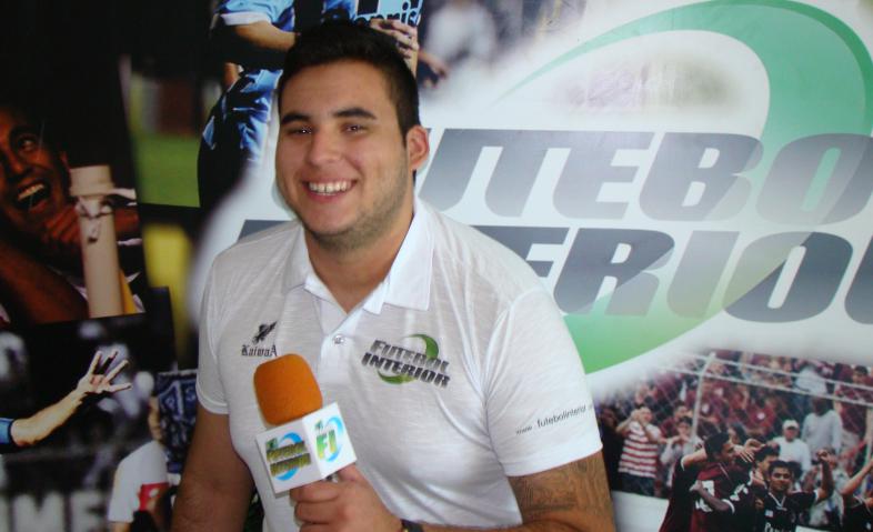 O Programa conta com a descontração do repórter Thiago Farias