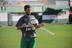 Chapecoense deve ter novidade na lateral esquerda contra Figueirense
